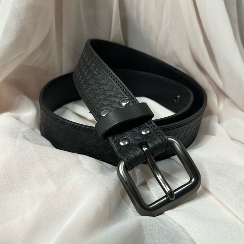 Men’s black leather belt